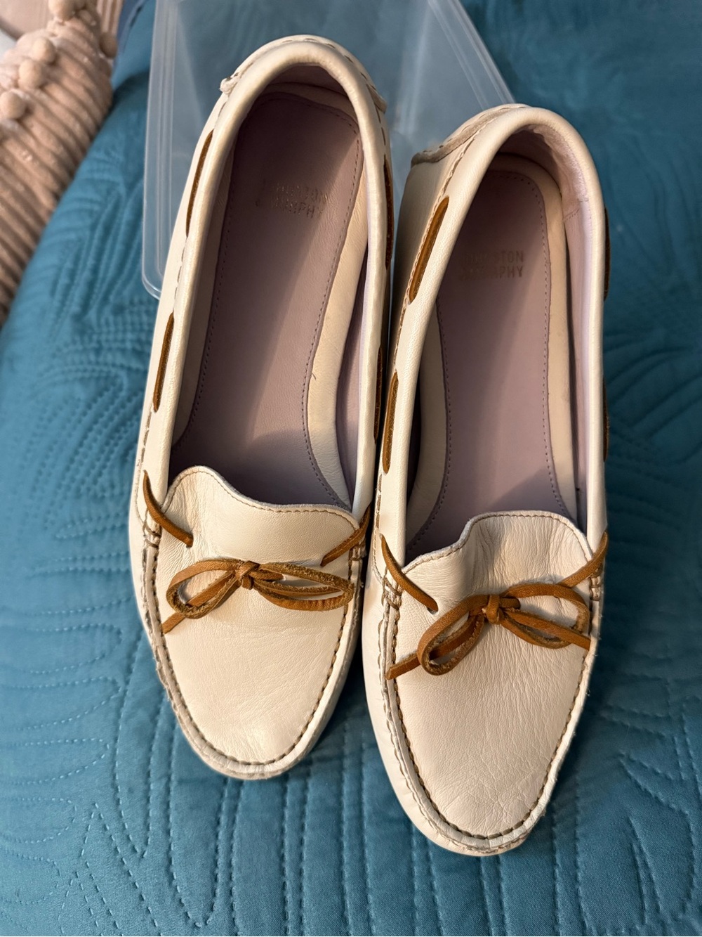Johnson and Murphy Women's Cream Leather Bow Moccasin Loafers 8.5 nwot